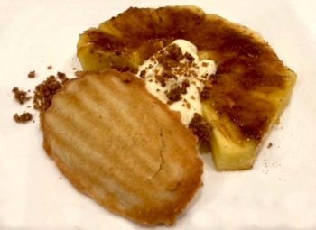 Ananas brûlée met amandel-madeleine en mascarpone